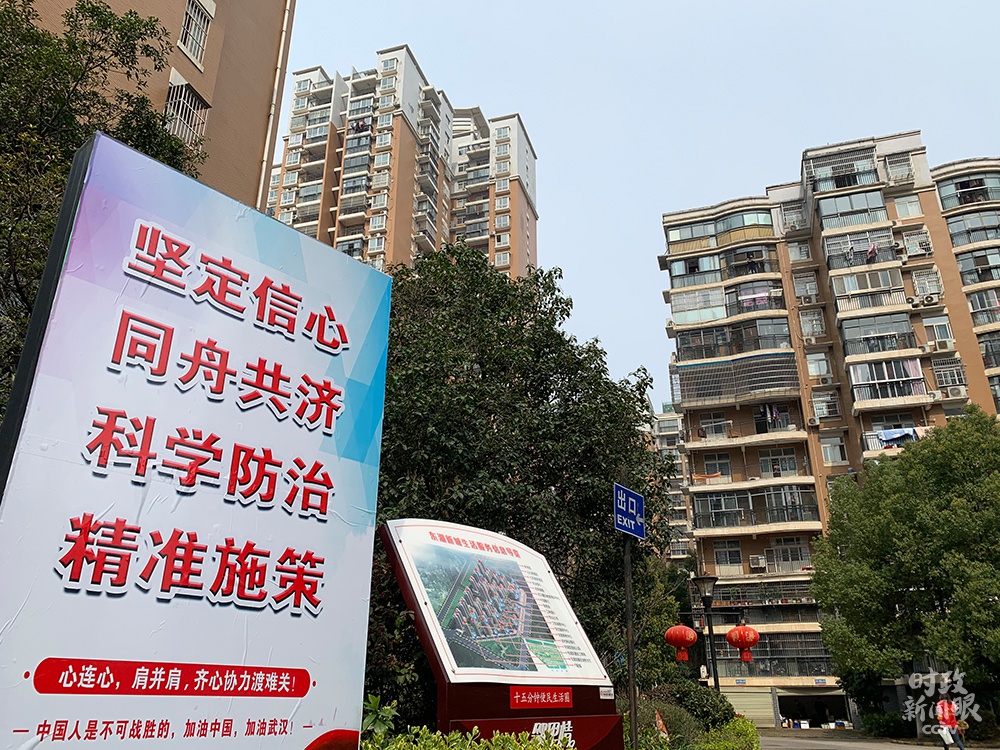 △社区防控是抗击疫情的重要阵地之一,基层工作者发挥了不可替代的作用。(总台央视记者段德文拍摄)