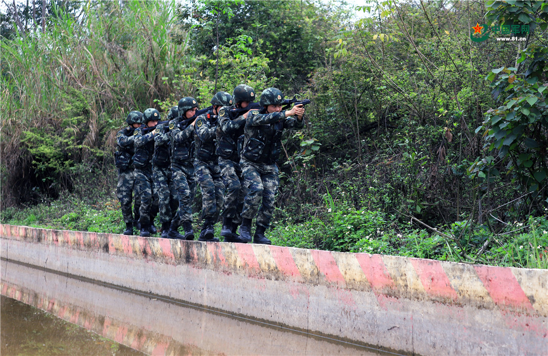 这个训练基地:紧贴实战标准 锤炼过硬技能|武警官兵|官兵_新浪军事