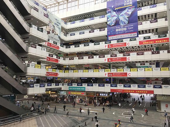 广州国际轻纺城内部,客流量比以往减少一半.图片来源:吴容