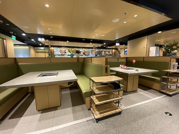 海底捞恢复营业的第一天客人少得有点可怜