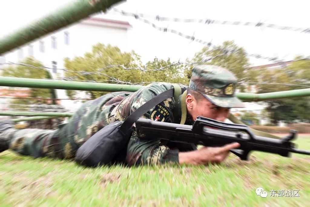 热点|雨中,"东风快递"小哥出手了