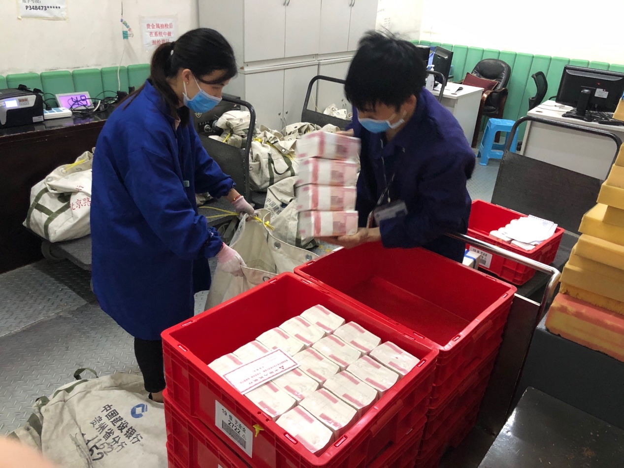 新华财经抗击疫情61银行业在行动建行贵州省分行回笼现金消毒隔离