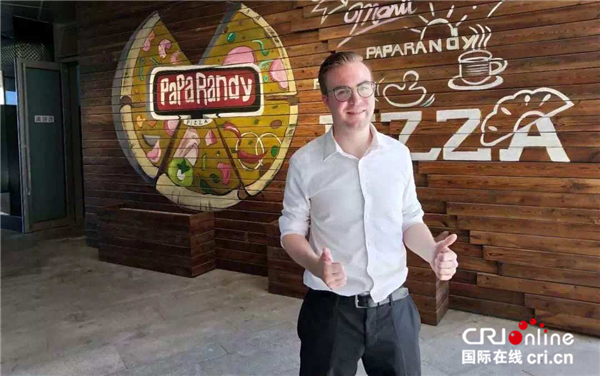 瑞士人口罩_瑞士人到处找口罩,而德国人在看球