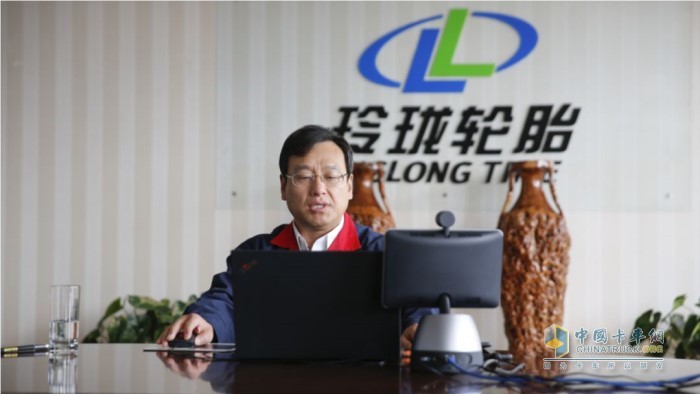 玲珑轮胎董事长,总裁王锋玲珑轮胎与全体经销商朋友在逆势中坚韧突围