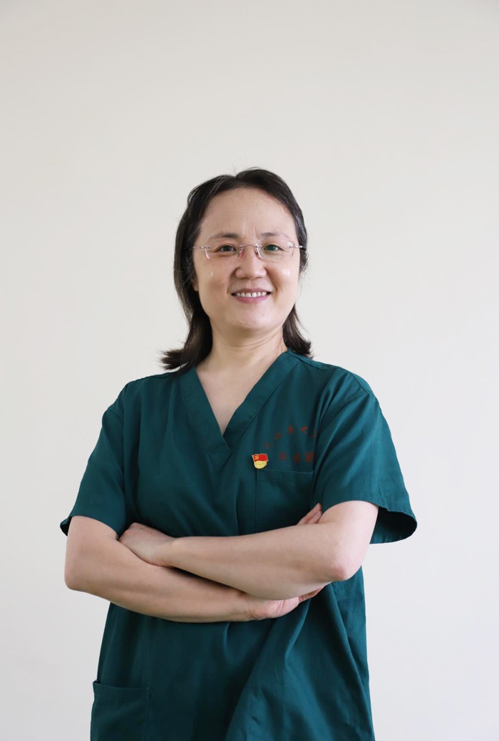 袁雅冬,女,汉族,中共党员,大学本科学历,博士学位,现任河北医科大学第