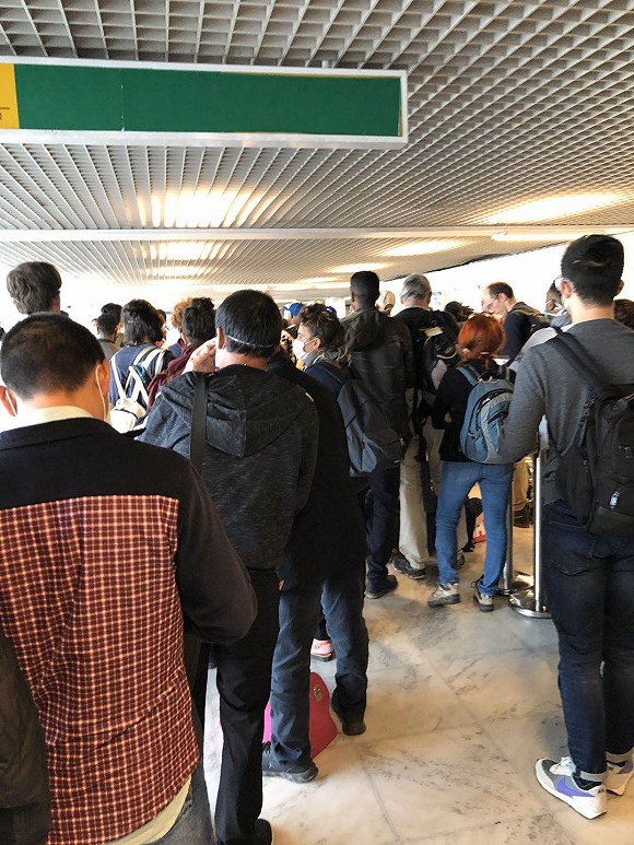 埃塞俄比亚博莱国际机场人满为患.图片来源:受访者