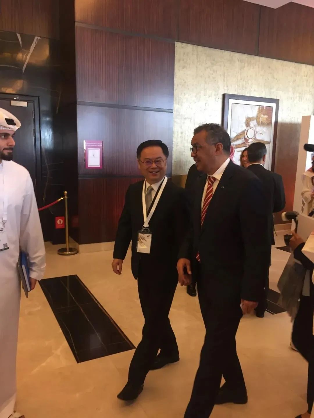 【驻外掠影】驻沙特大使陈伟庆出席利雅得论坛:高举人道旗帜 共同应对