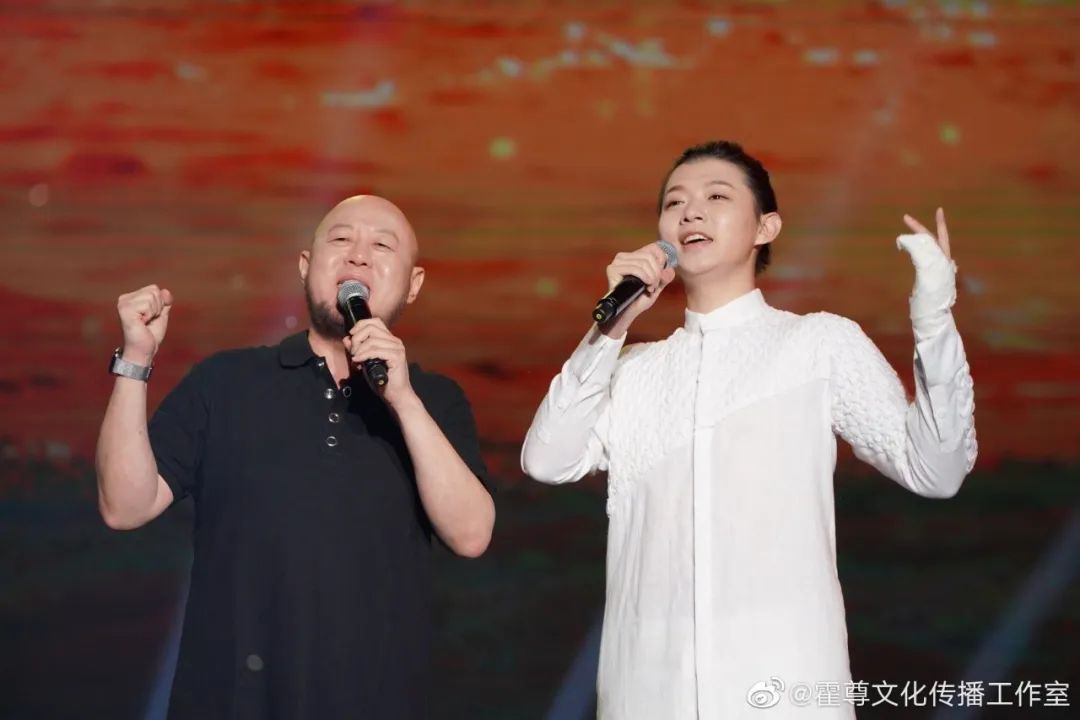 但小时候,霍尊却很少能叫火风一声爸爸.