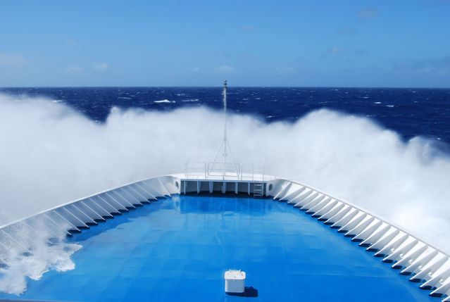 乘风破浪的远望6号船.赵欣玉摄星空与远望相伴.赵欣玉摄远望6号船照.