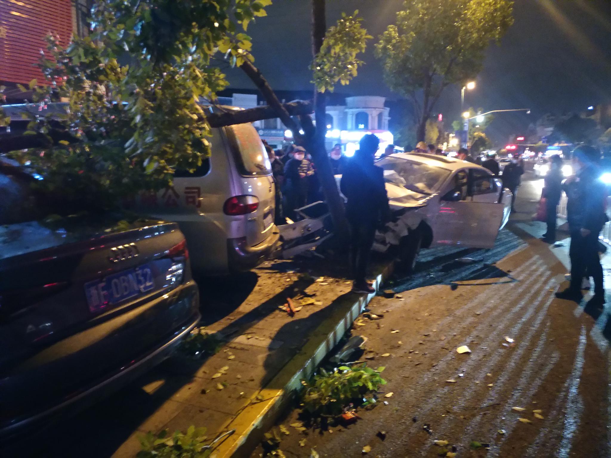 疫情防控期间摒不牢上海一男子酒驾致车祸还找人顶包