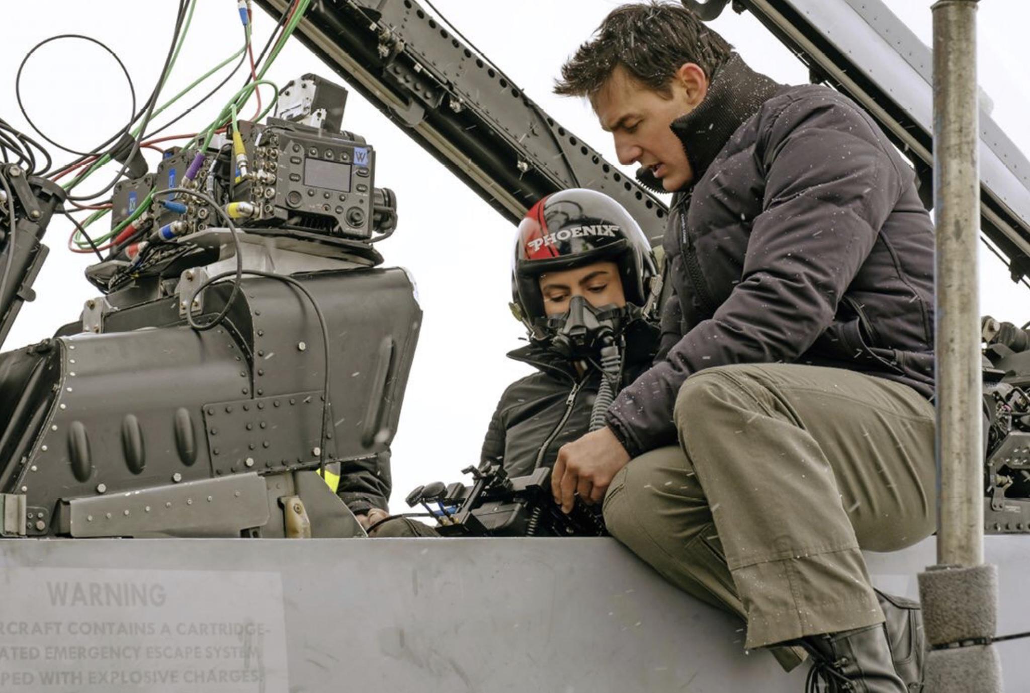 壮志凌云2全新剧照曝光阿汤哥穿军装霸气回归