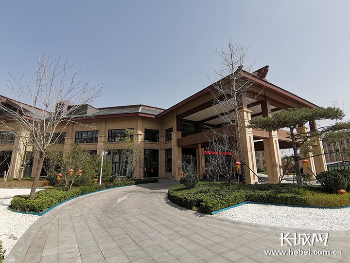 22日,长城新媒体记者来到了位于抱犊寨风景区东部,环境宜人的国山宾馆