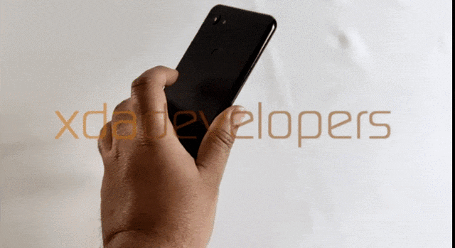 双击机身背部就可以直接截屏或进入多任务界面（图源：xdaevelopers）