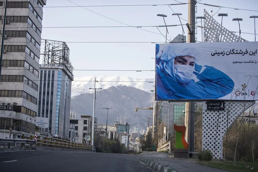 这是3月20日在伊朗德黑兰拍摄的空旷街道。新华社发（艾哈迈德·哈拉比萨斯摄）
