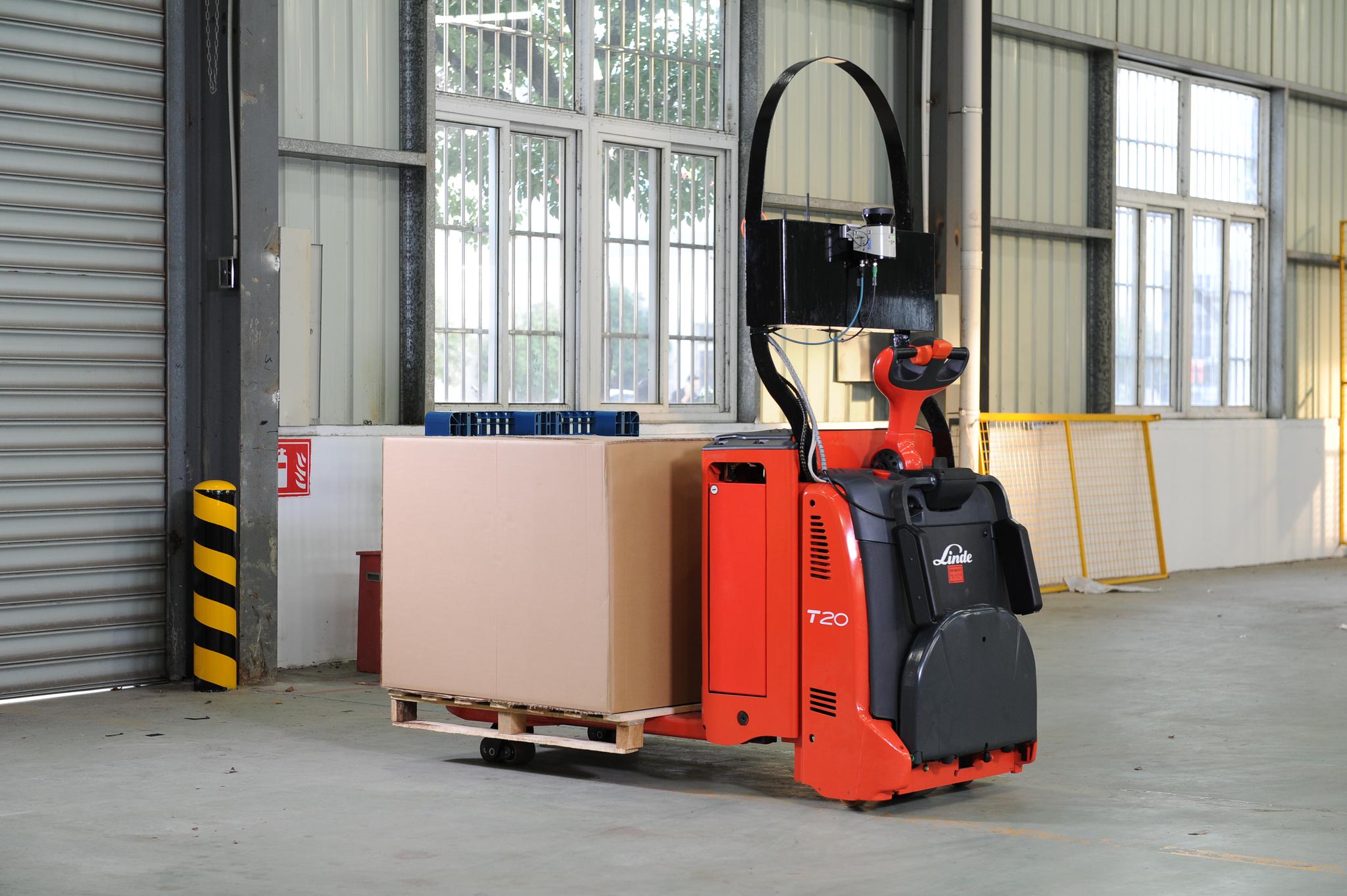 替换这些企业工厂里的人工驾驶叉车,另一方面参与新厂区的自动化改造