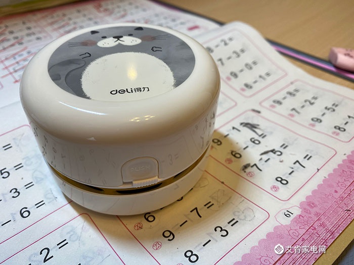 小巧好用的神器得力桌面迷你吸尘器体验 手机新浪网