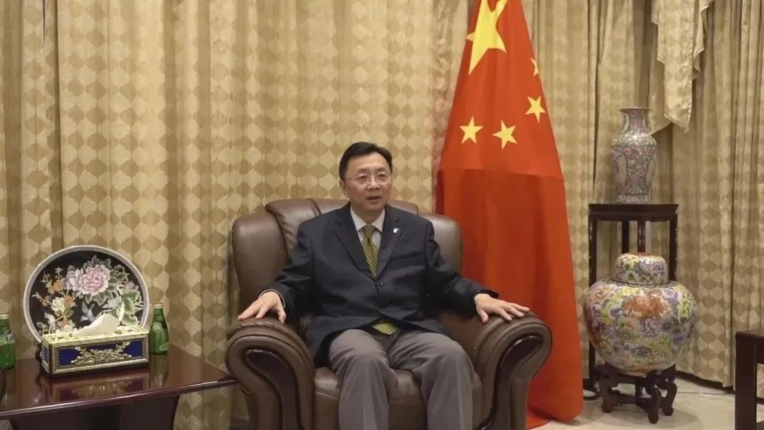 【驻外掠影】驻阿联酋大使倪坚应当地媒体邀请录制抗疫宣传视频