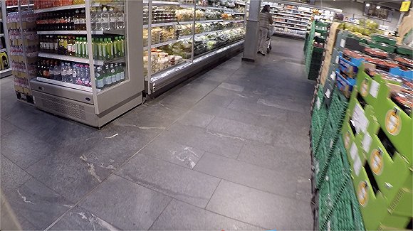  日内瓦的一家Coop超市，货品基本充足。拍摄：赵薇