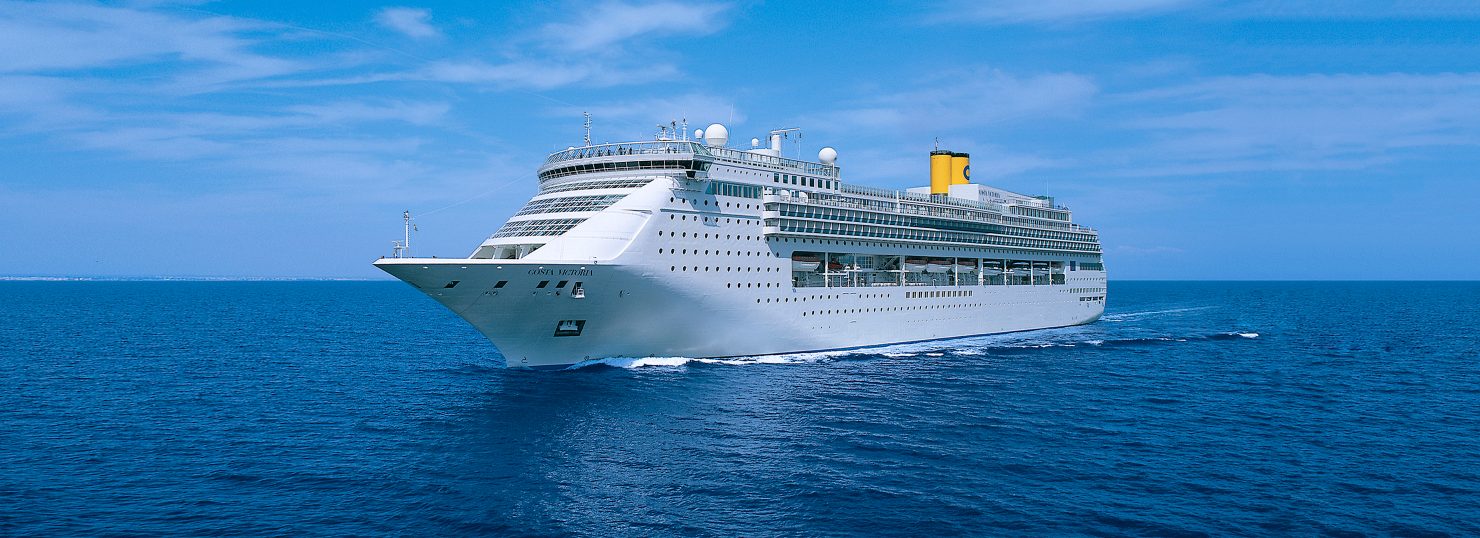 发现新冠肺炎确诊病例的歌诗达邮轮维多利亚号乘客在意大利港口下船