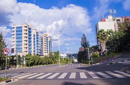 today卢旺达官方英文网站)三张图为封锁期间的卢旺达首都基加利街景
