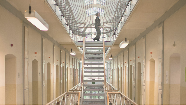 图片来自《tv2》监狱照片当地时间3月28日,丹麦广播电视台报道,嫡日