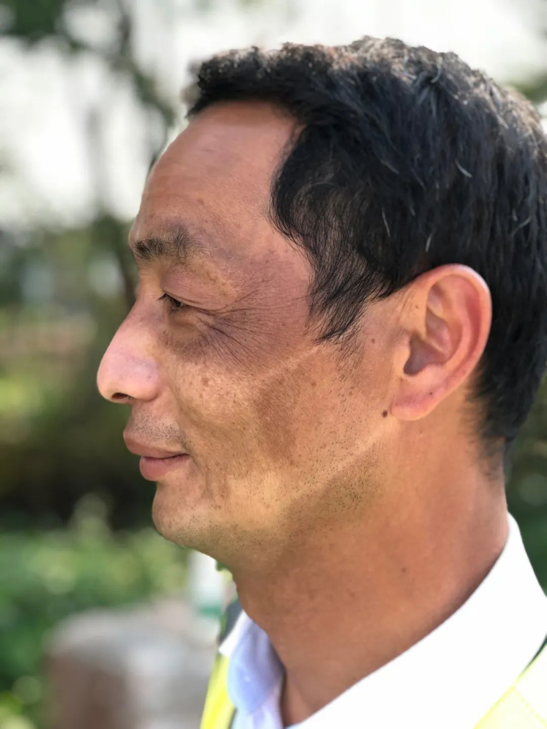 一张脸占据《人民日报》一整版,这人啥来头?