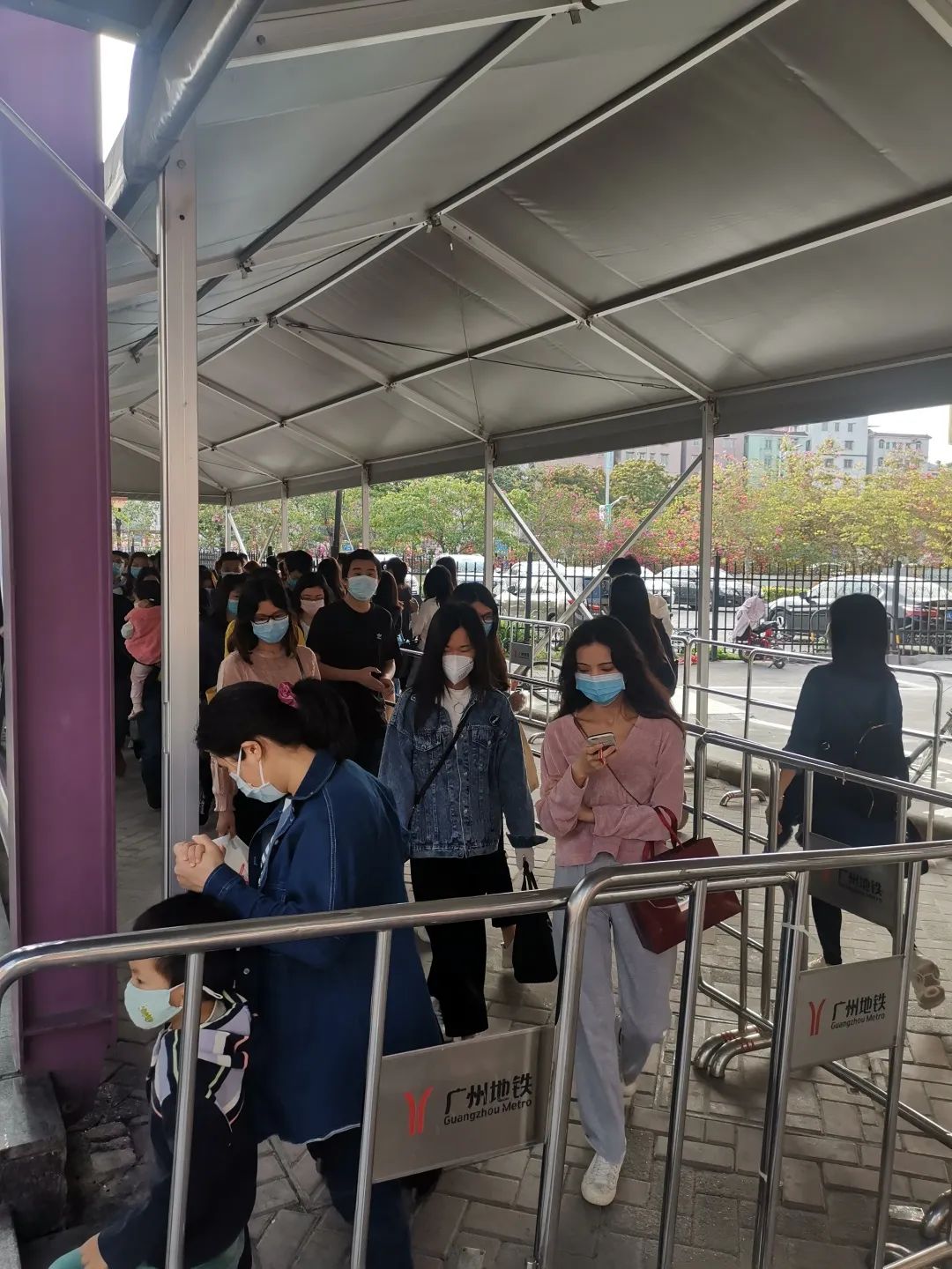 熟悉的广州地铁早高峰回来了