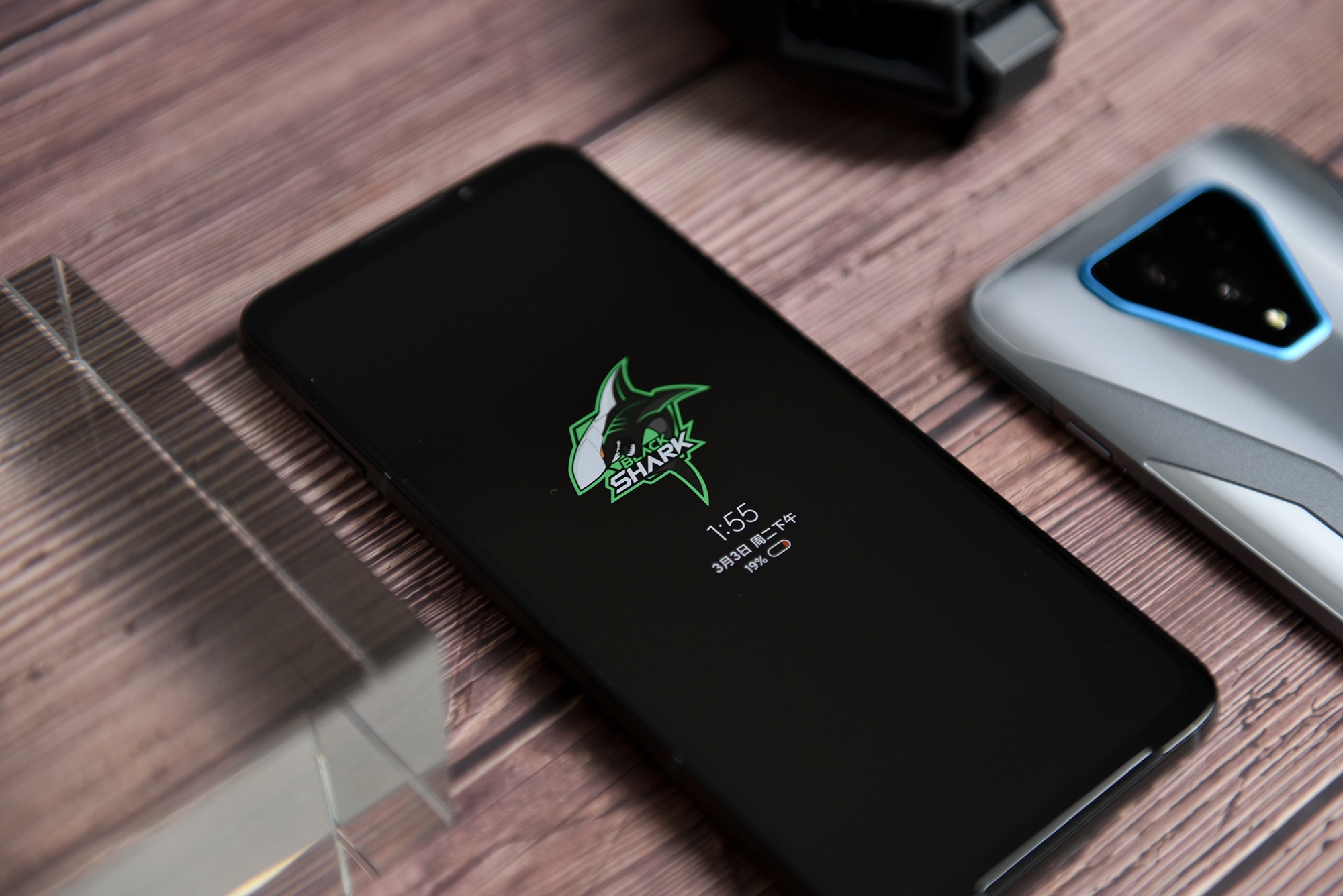 酷炫信仰灯再升级腾讯黑鲨游戏手机3系列图赏