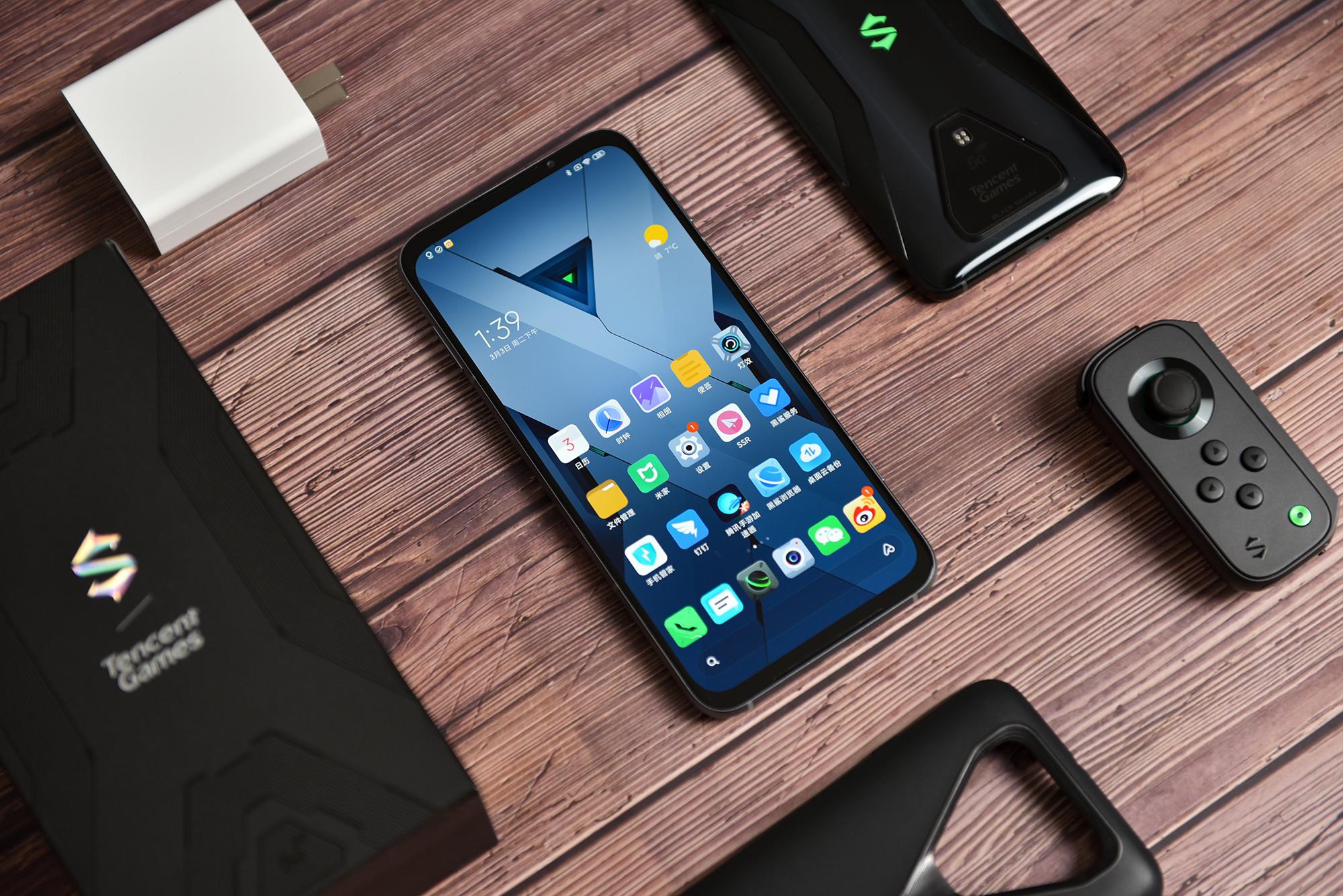 为了能充分发挥骁龙865移动平台的性能潜力,腾讯黑鲨3系列采用了"