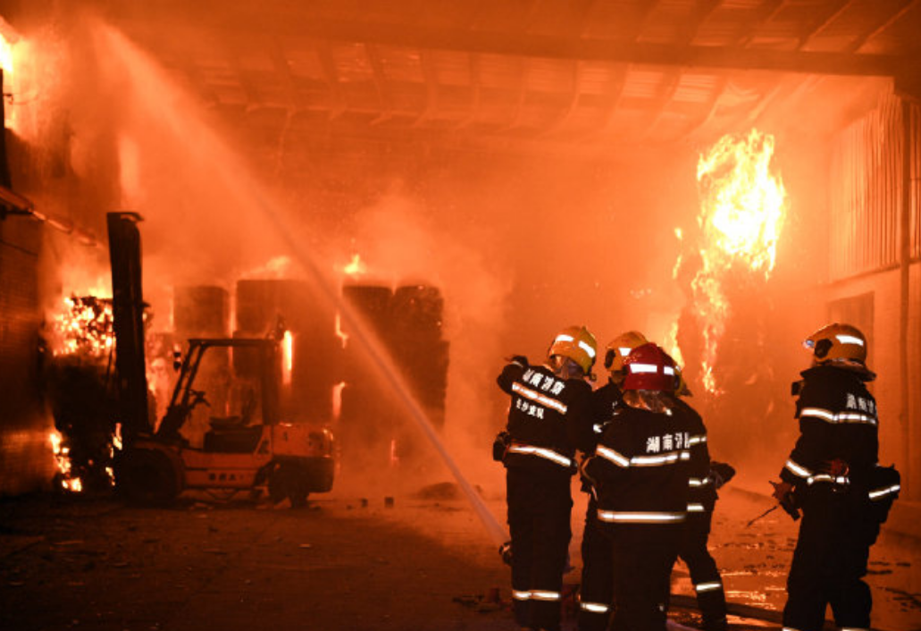 长沙一包装厂起火无人伤亡,企业5个月前曾查出火患|起火|消防_新浪新