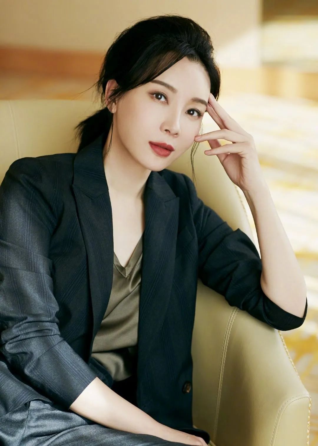 43岁陈数:连董卿都自叹不如的女人,恐怕只有她了