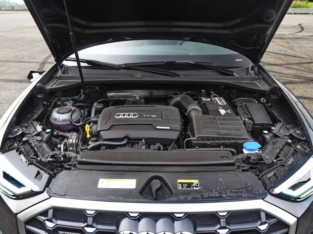 年轻人咬咬牙就买了，这几台20多万的入门豪华SUV实力大揭秘！