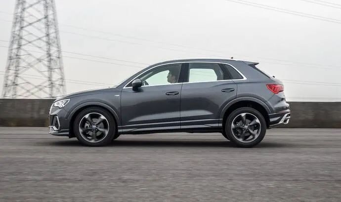 年轻人咬咬牙就买了，这几台20多万的入门豪华SUV实力大揭秘！