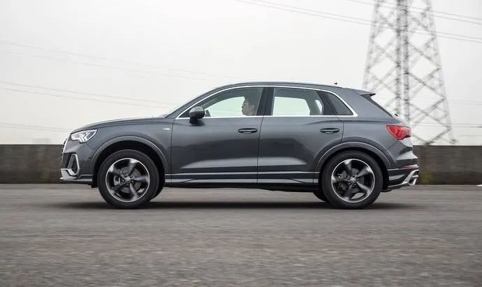 年轻人咬咬牙就买了，这几台20多万的入门豪华SUV实力大揭秘！