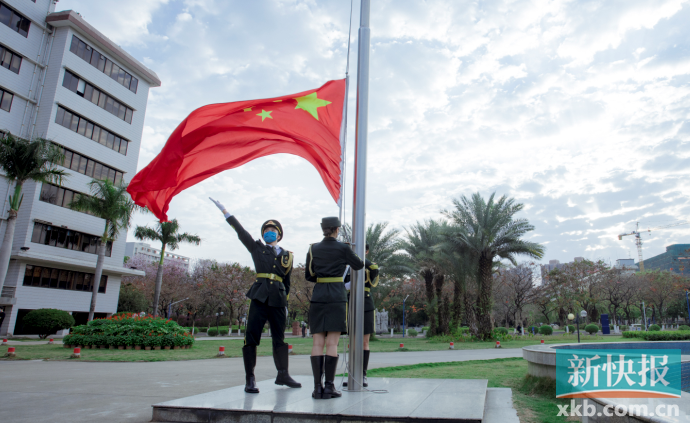 "云"升旗 "云"课堂 华师近2000门线上课程上线 4万余师生参与"云升旗"