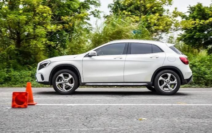 年轻人咬咬牙就买了，这几台20多万的入门豪华SUV实力大揭秘！