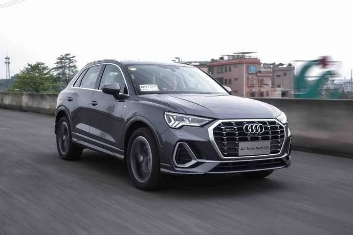 年轻人咬咬牙就买了，这几台20多万的入门豪华SUV实力大揭秘！