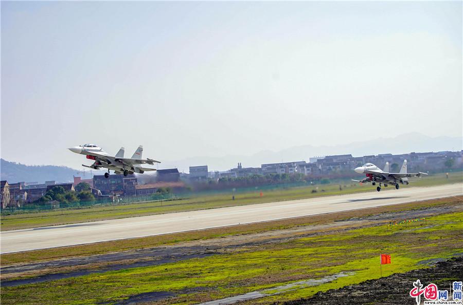 雄鹰穿云端海空起惊雷东部战区海军航空兵某旅对抗空战训练掠影