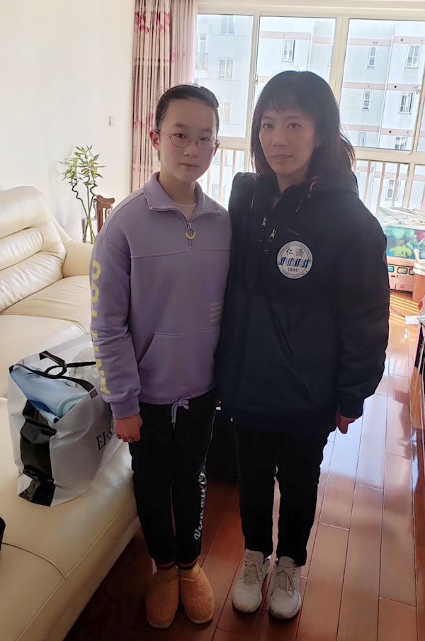 我是七年级四班的董姝颜.