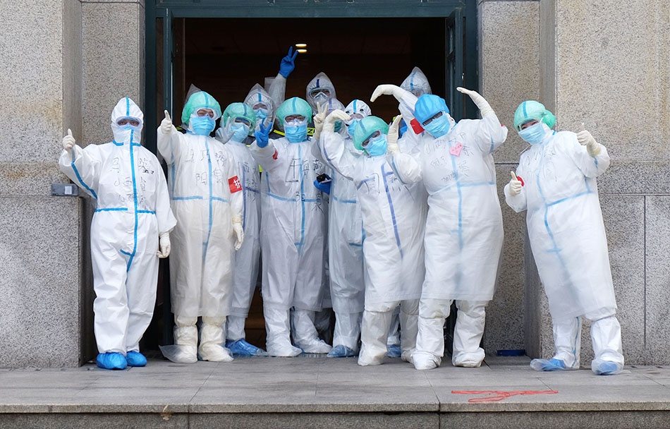 全民战疫胜千言武汉记者致敬医疗队她们在救武汉人的命