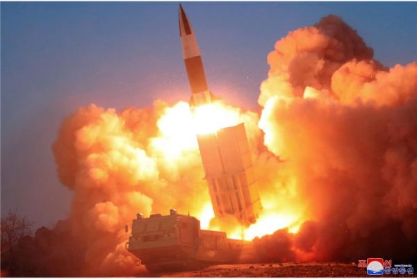 资料图片：朝鲜此前进行远程武器试射的现场图片（朝鲜中央通讯社网站）