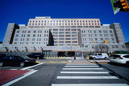 △图为纽约埃尔姆赫斯特医院（Elmhurst hospital） 图片来源：CNN