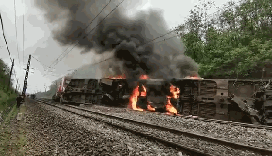 突发一列客运火车在湖南境内脱线已致一人死亡