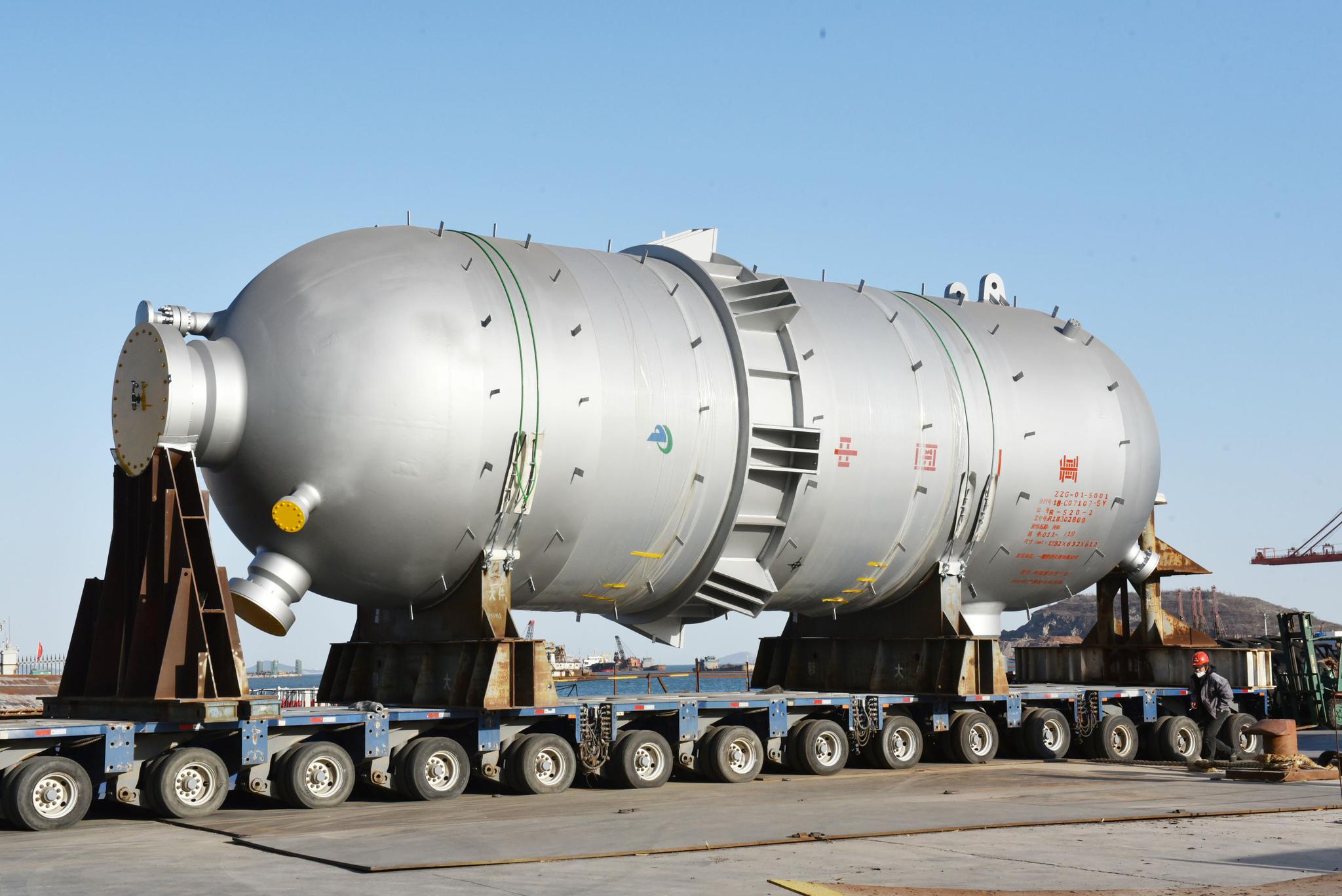 加氢反应器完工中国一重重点项目产品为经济发展加油