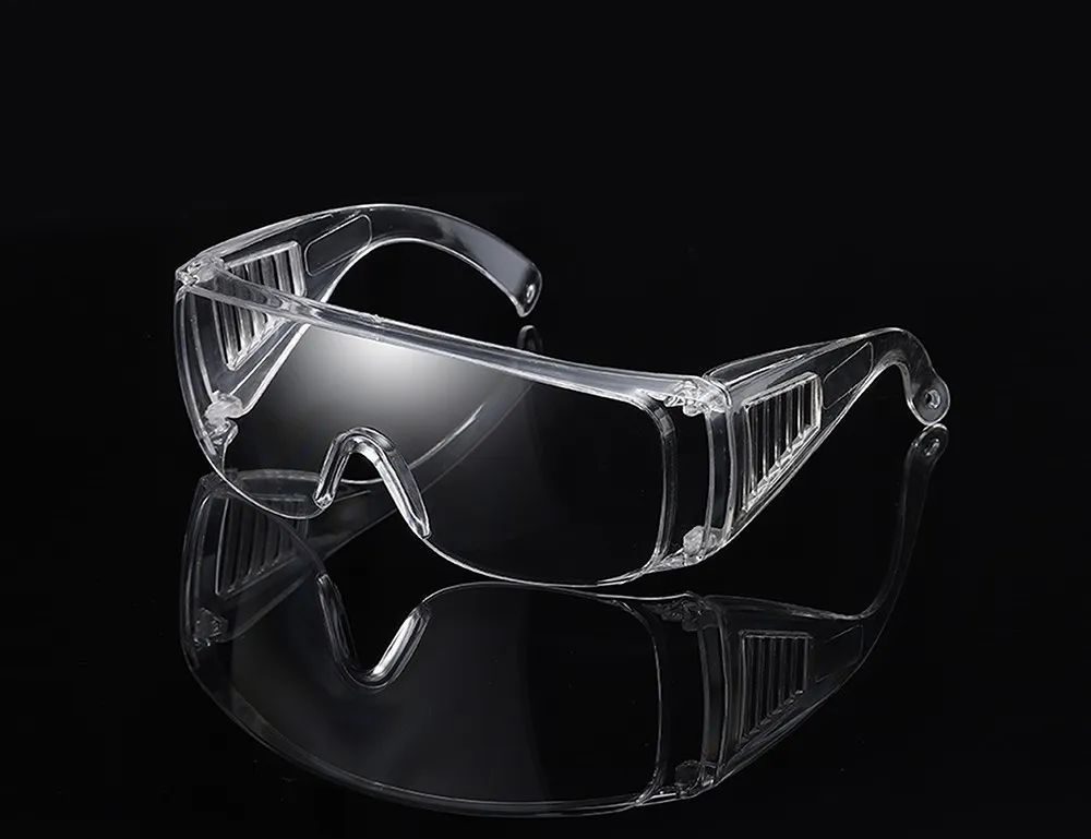 虽然之前专家说了,普通市民上街暂时无需戴护目镜.