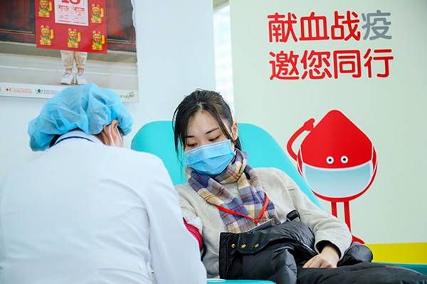 43名上海交大医学院学生无偿献血，用“青春热血”支援抗疫