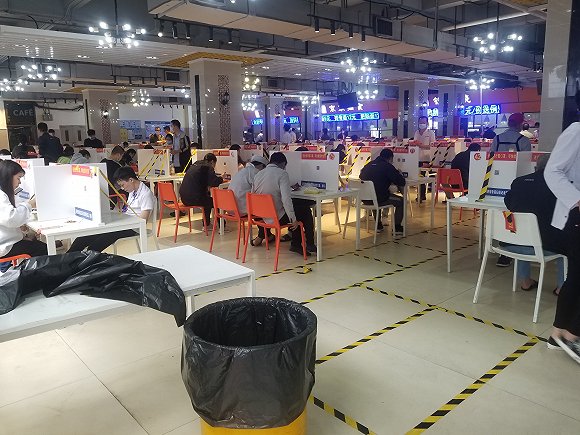 复工后的富士康食堂。图片:受访者提供