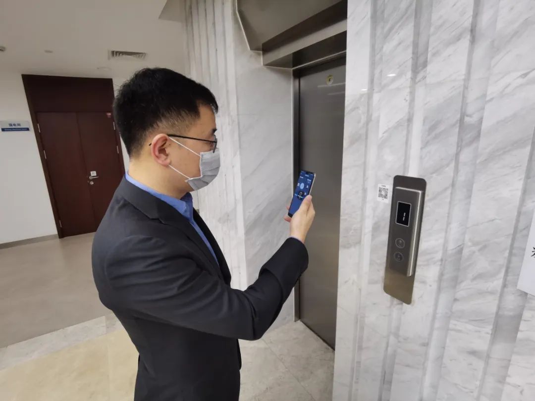 乘电梯用牙签不嘉定这家电梯公司推出无接触方案本周起在全国推广