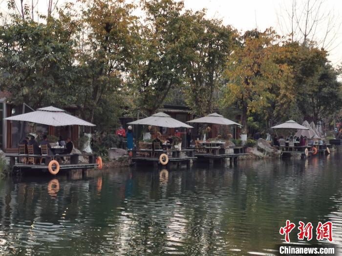 成都部分火锅店恢复堂食:隔桌隔位就餐