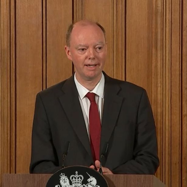 英国英格兰始席医疗官克里斯·惠蒂(图源:英国《镜报》)